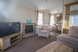 Lovely 6 Berth Caravan At Suffolk Sands Holiday Park Ref 45010Mv - Felixstowe - 3