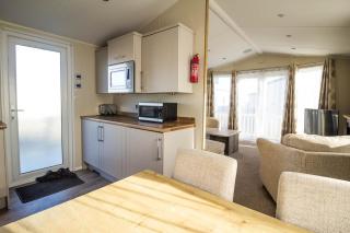 Lovely 6 Berth Caravan At Suffolk Sands Holiday Park Ref 45010Mv - Felixstowe - 2