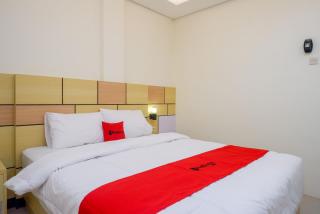 RedDoorz Plus near Pasar Gede Solo - Solo - 2