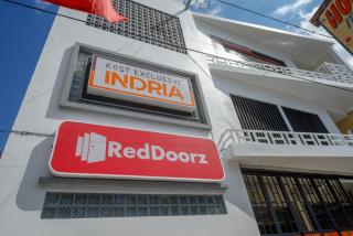 RedDoorz Plus near Pasar Gede Solo - Solo - 6