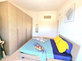 Stylish home with views 4 min walk to the beach!! - Solanas - 6