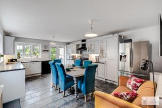 Silver Stag Properties Large 4 bed Property - 8