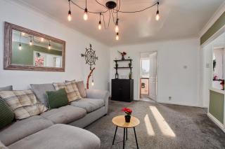 Cosy 2 bedroom flat, with parking & garden - Seaton Delaval - 9
