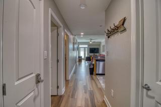 Fantastic Location! River and Mountain Views 2BR/2BA Sleeps 6 - 4
