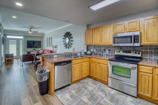 Fantastic Location! River and Mountain Views 2BR/2BA Sleeps 6 - Pigeon Forge - 2