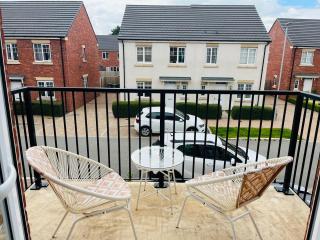 Family Home with Parking, Large Garden & Balcony - 4