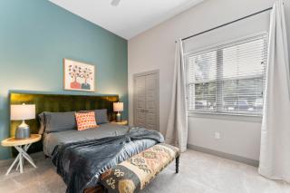 Modern & Chic 1BR Luxury Apts Close to Downtown & Airport - 3