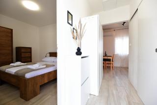 Apartman u atraktivnoj kuci u nizu s garazom - Ljubač - 0