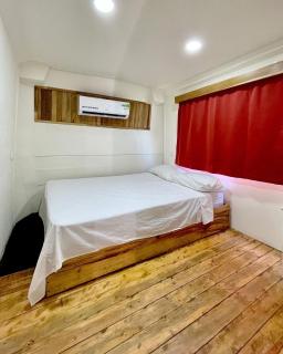 BusHotel Puerto Viejo with private Hot Tube very close to town - Puerto Viejo - 4