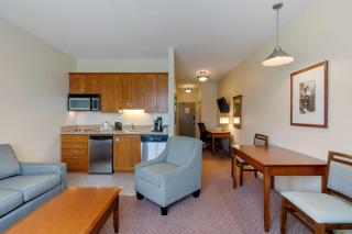 Best Western PLUS Chemainus Inn - 1