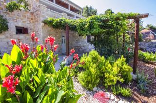 Seaside secluded apartments Cove Skozanje, Hvar - 5713 - 3