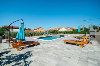 Family friendly apartments with a swimming pool Privlaka, Zadar - 5762 - Privlaka - 4