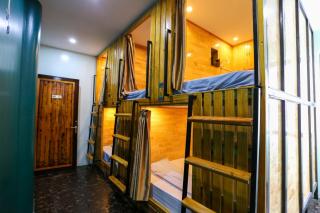 The Little Leaf CatBa Hostel & Rooftop Bar - 1