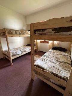 Casa con pileta cochera y quincho 1300m de la playa - 3