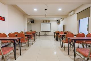 RedDoorz Premium near Bandung Station - Bandung - 3