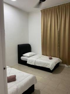 OrchidVilla Homestay at Southville Apartment - Kampong Parit - 6
