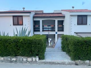 Residence4a-Appartamento Rosso - Ravni - 0