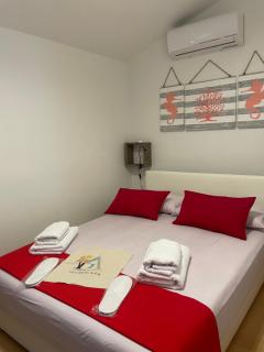 Rosso Apartment 400 m from Beach, Comfortable Stay & Free Parking - 1