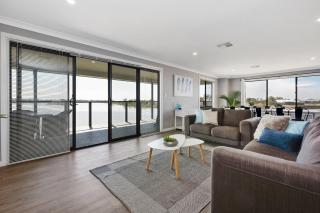 33 Jefferson Court, Wellington East - Wellington East - 4
