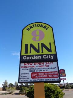 National 9 Inn - Garden City - 1