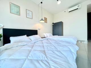 A 1-4 pax Cozy Studio TV Box Pool 100mps Wifi 3 bed Trefoil Setia Alam - 5
