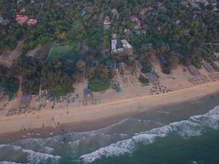 Beachfront mansion with pool - 9
