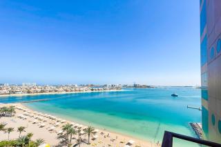 bnbme - Beachfront 1BR Palm Jumeirah Apt w Balcony Sea Views Pool & Beach Access - 4