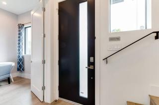 Luxury Modern 4 Bedroom 3 Bathroom Home with Rooftop Deck #2 - 3