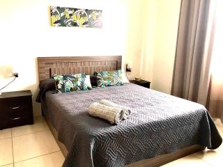 Luxury Westwood Apartment+pool - 6