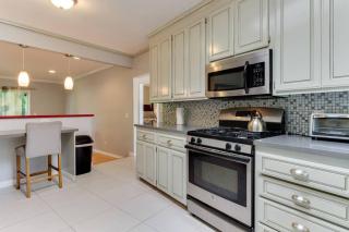 Woodland Hills Charmer - Los Angeles - 1