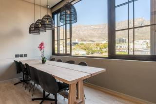Sun filled Contemporary Apartment in The East City - Cape Town - 8