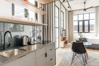 Sun filled Contemporary Apartment in The East City - 3