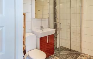 Gorgeous Home In Vänersborg With Wifi - 9