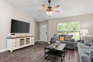 Pet-friendly, Heated Pool, Close to Everything 3 Bedroom Home - Dunnellon - 2