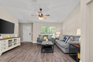 Pet-friendly, Heated Pool, Close to Everything 3 Bedroom Home - Dunnellon - 4