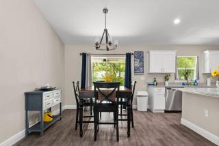 Pet-friendly, Heated Pool, Close to Everything 3 Bedroom Home - Dunnellon - 5
