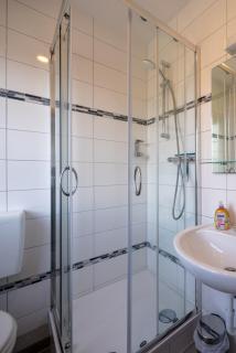 Gästehaus Olympia Wilhelmshaven - Moderne Einzelzimmer mit eigenem Bad für Monteure - Schortens - 4