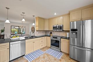 Your waterfront getaway - Villa Family Retreat - 1