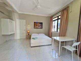Room @ Lorong Kelawai near to Gurney Paragon - George Town - 4