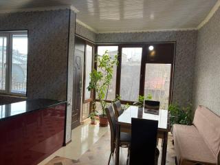 Large, sunny 2nd floor with separate enterance. - 7