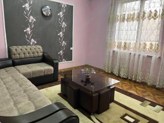 Large, sunny 2nd floor with separate enterance. - 1