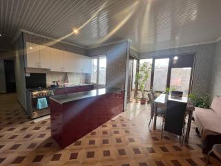 Large, sunny 2nd floor with separate enterance. - 5