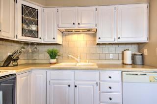Charming Condo with Pool Access in Osage Beach! - Osage Beach - 3