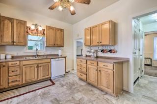 The Shady Cottage Millersburg Getaway with Deck - Millersburg - 1