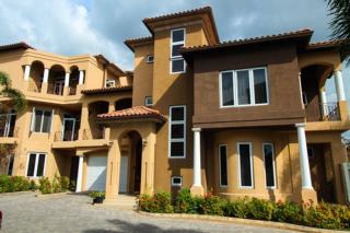 Luxury Penthouse Condo with Pool - Kingston - 6
