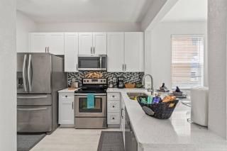 Newly Remodeled 4BD/4BA Townhouse-Regal Palms Resort Near Disney - Davenport - 2