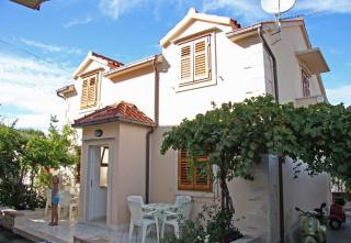 Apartments with parking spaces Supetar, Brac - 6037 - Supetar - 0