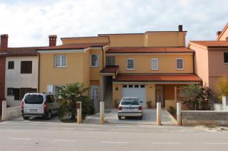 Apartments for families with children Stinjan, Pula - 7423 - 0