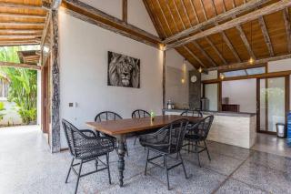 Tropical 5 BR Villa in the heart of Canggu - 4