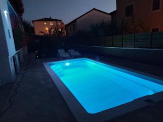 Family friendly apartments with a swimming pool Pula - 7610 - Pula - 2